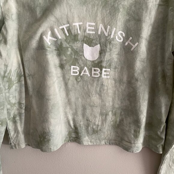 KITTENISH Babe Women M Sage Green Tie Dye Long Sleeve Cropped Graphic Tee - Picture 3 of 11